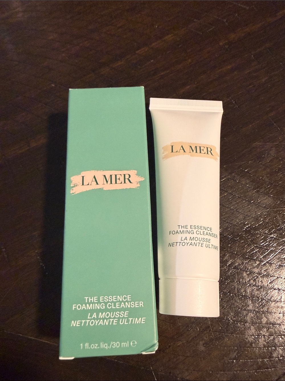 La Mer The Essence Foaming Cleanser - Seafoam Green & White